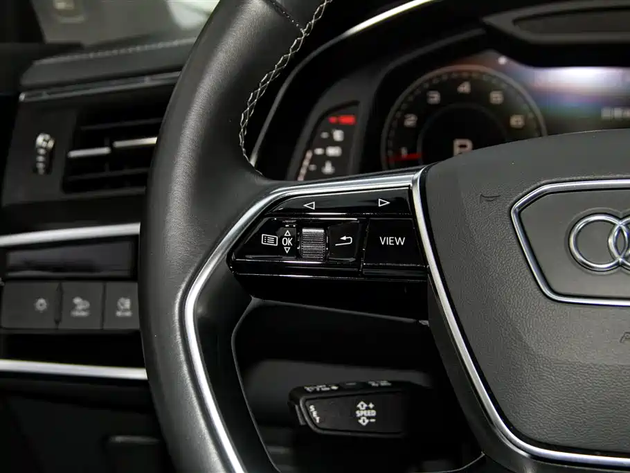Audi A7L 2024 45TFSI S-line Dream Building Liquid Crystal Package купить на сайте DeffCars