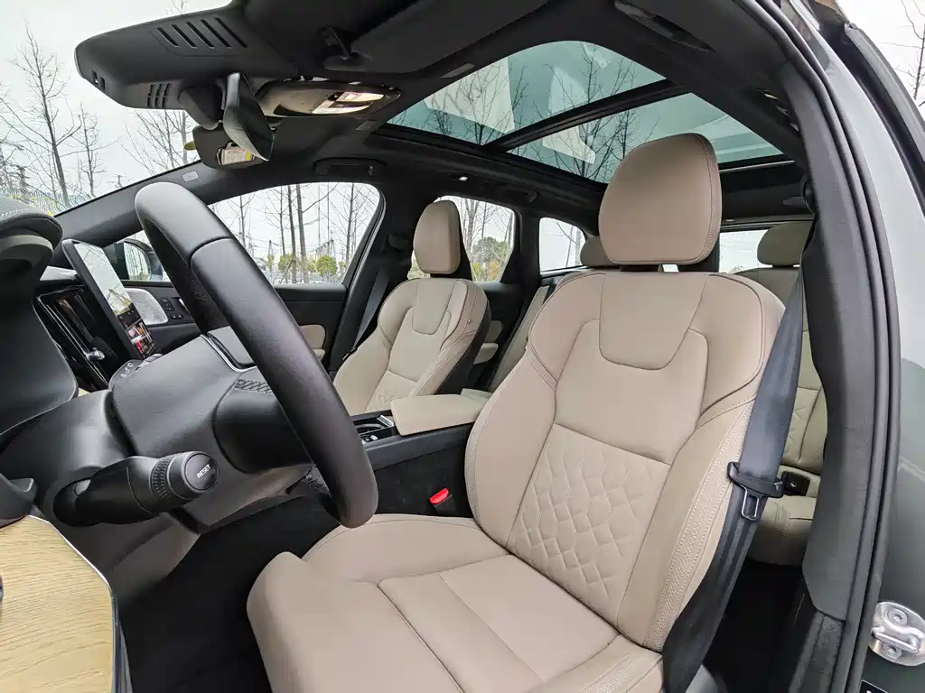 Volvo XC60 2026 B5 four-wheel drive Zhiyuan Sports Edition купить на сайте DeffCars