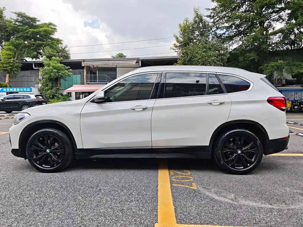 BMW X1 2020 sDrive20Li Exclusive Model купить на сайте DeffCars