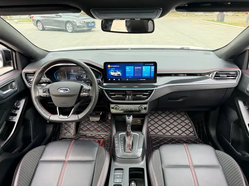 Focus 2022 Hatchback EcoBoost 180 Automatic ST Line купить на сайте DeffCars