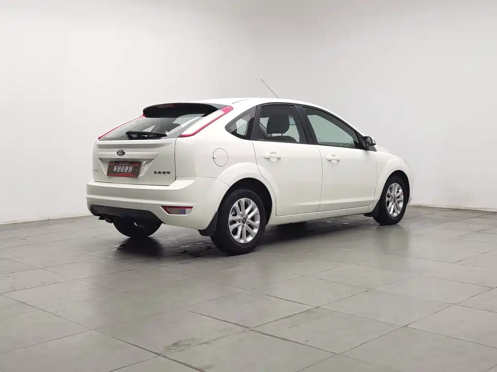 Focus 2013 hatchback classic 1.8L manual basic model купить на сайте DeffCars