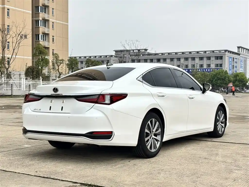 Lexus ES 2020 260 Excellence Edition купить на сайте DeffCars