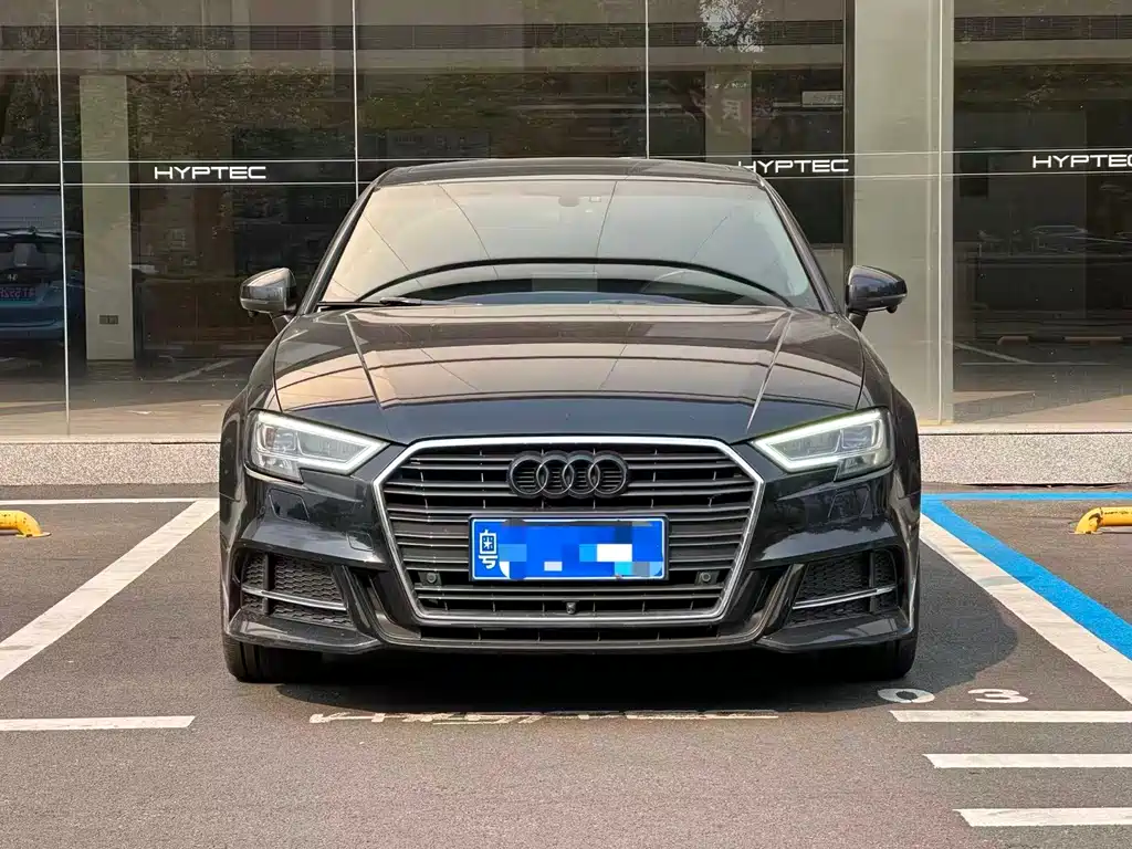 Audi A3 2018 30th Anniversary Limousine 35 TFSI Sports купить на сайте DeffCars