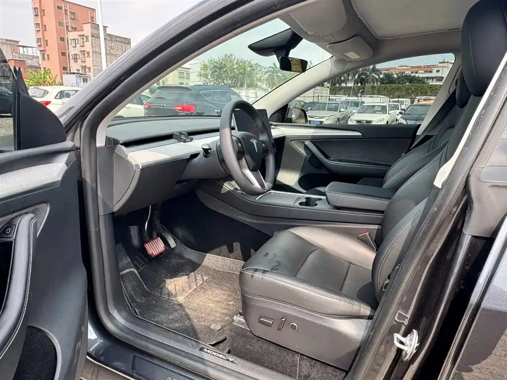 Model Y 2024 rear-wheel drive version купить на сайте DeffCars