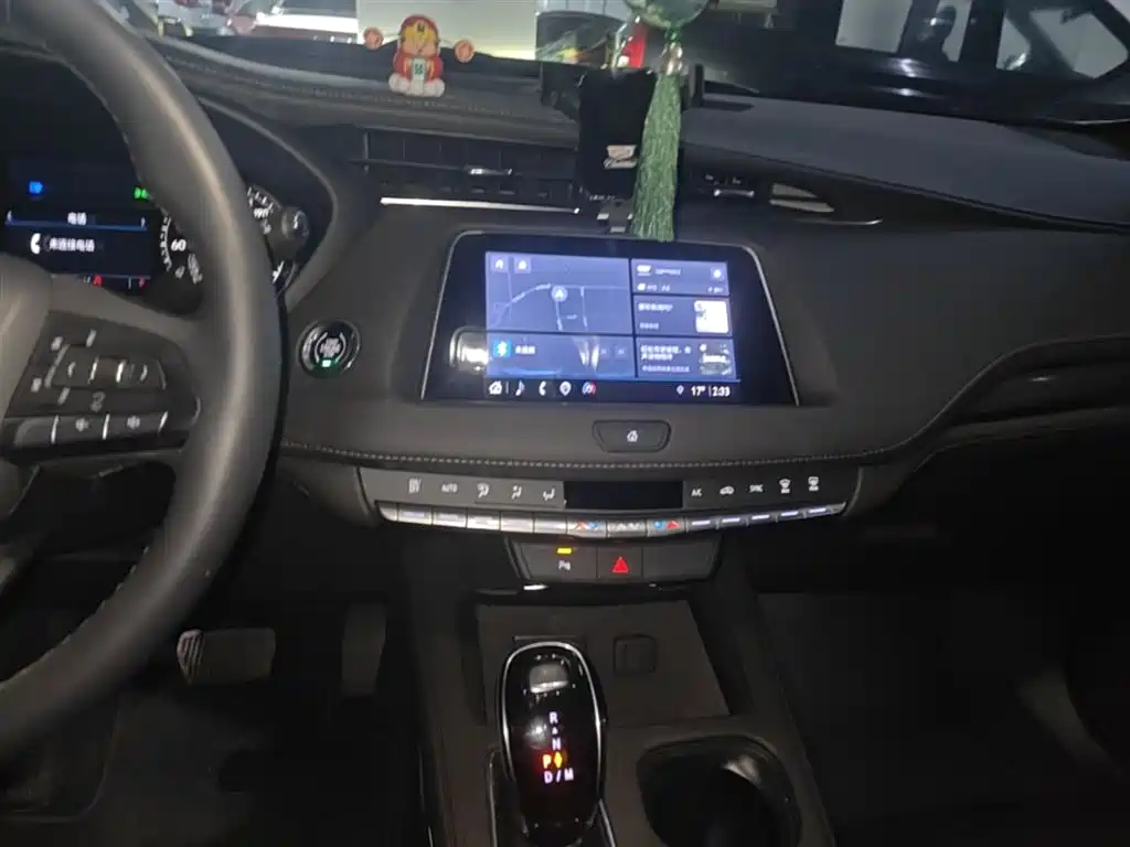 Cadillac XT4 2022 28T two-wheel drive fashion model купить на сайте DeffCars