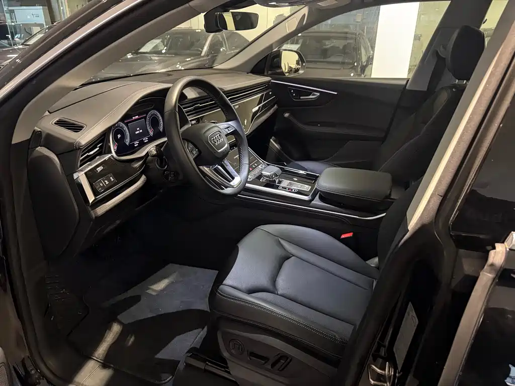 Audi Q8 2024 55 TFSI luxury and dynamic model купить на сайте DeffCars