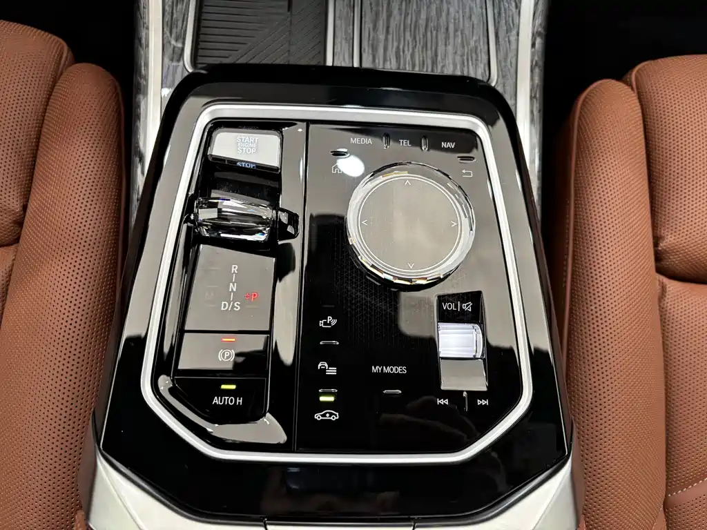 BMW 7 Series 2023 740Li Exclusive M Sports Package купить на сайте DeffCars