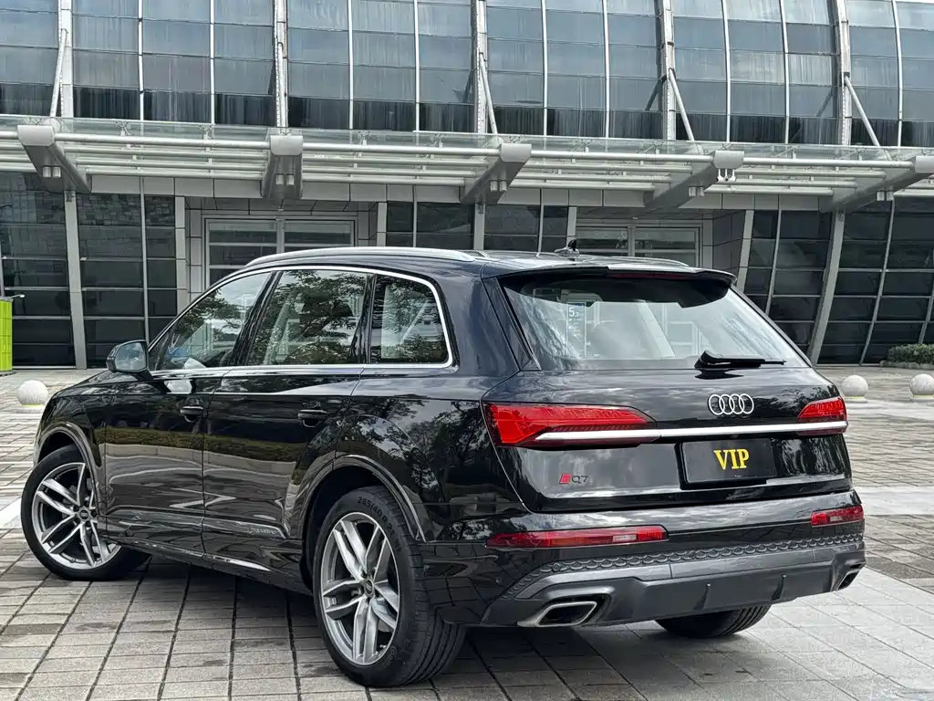 Audi Q7 2025 55 TFSI quattro S line sports купить на сайте DeffCars