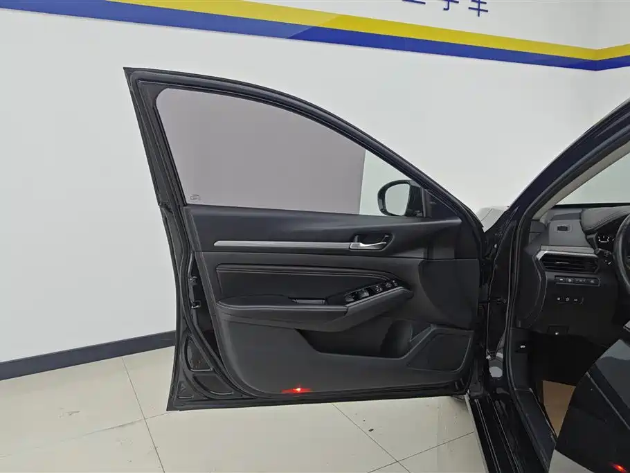 Teana 2021 2.0L XL Upper AD1 Smart Travel Pilot Edition купить на сайте DeffCars