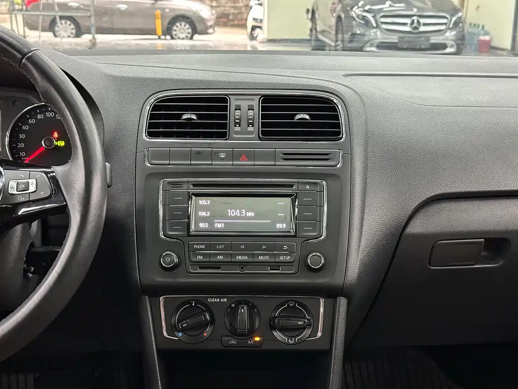 Polo 2016 1.6L automatic comfort model купить на сайте DeffCars