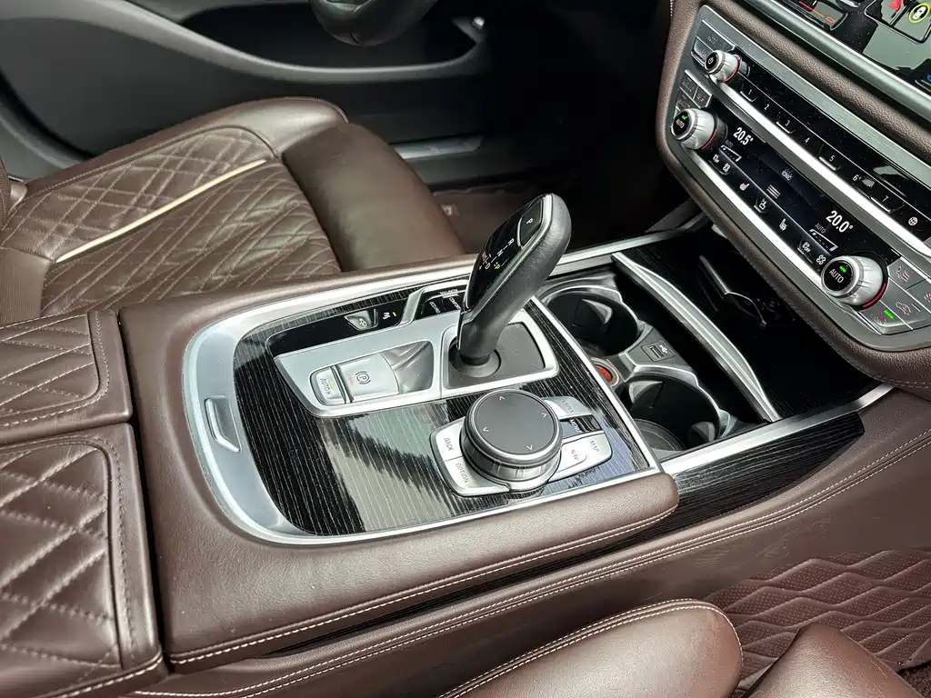 BMW 7 Series 2019 facelift 740Li leading M sports package купить на сайте DeffCars