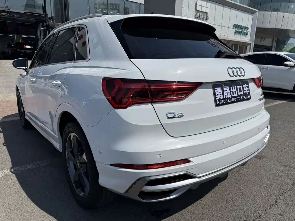 Audi Q3 2022 35 TFSI Fashionable and Dynamic купить на сайте DeffCars