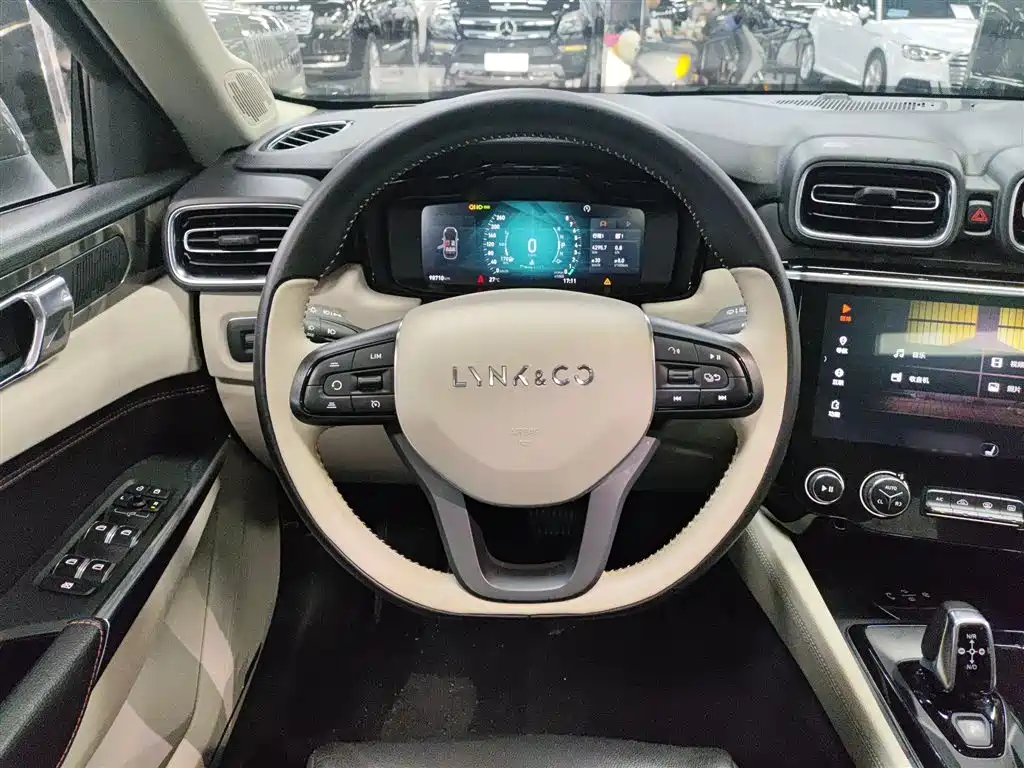 Lynk & Co 02 2019 High-Energy Edition 2.0T Automatic Two-wheel Drive Shine Edition National VI купить на сайте DeffCars