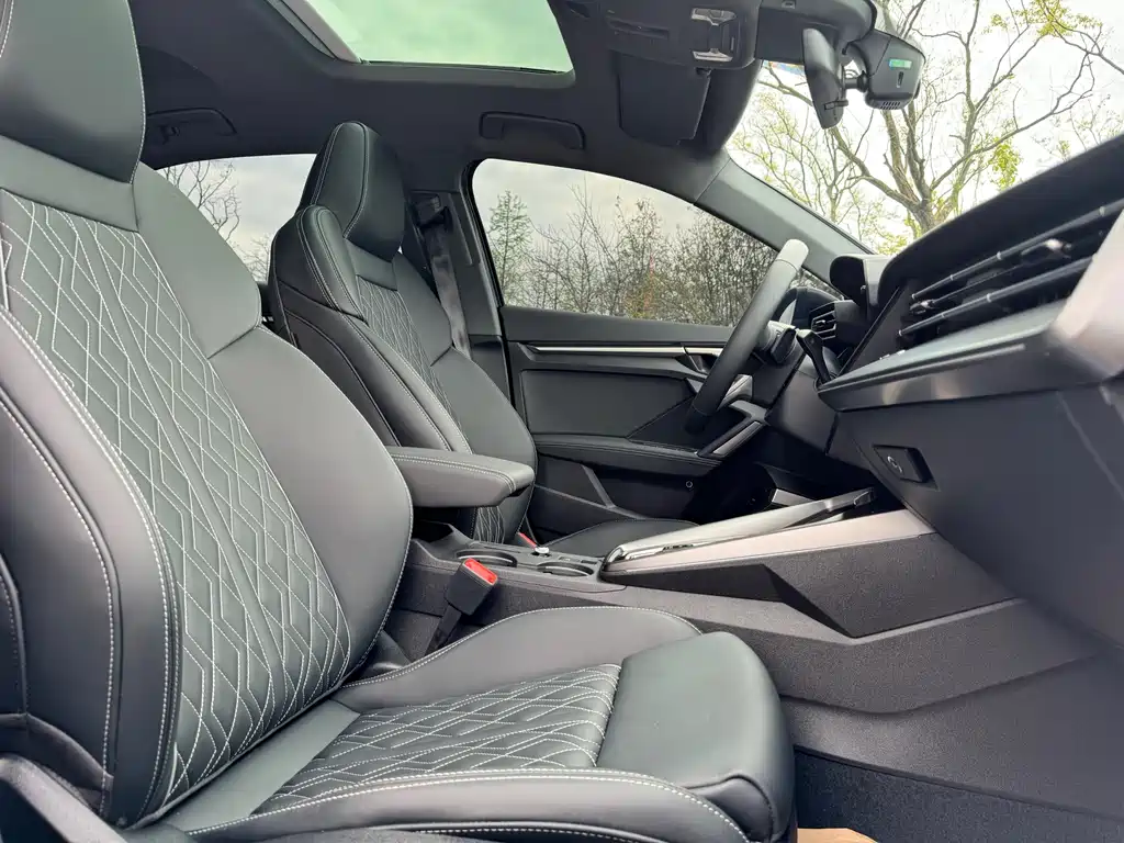 Audi A3 2025 A3L Limousine 35TFSI Flying Spur Exclusive купить на сайте DeffCars