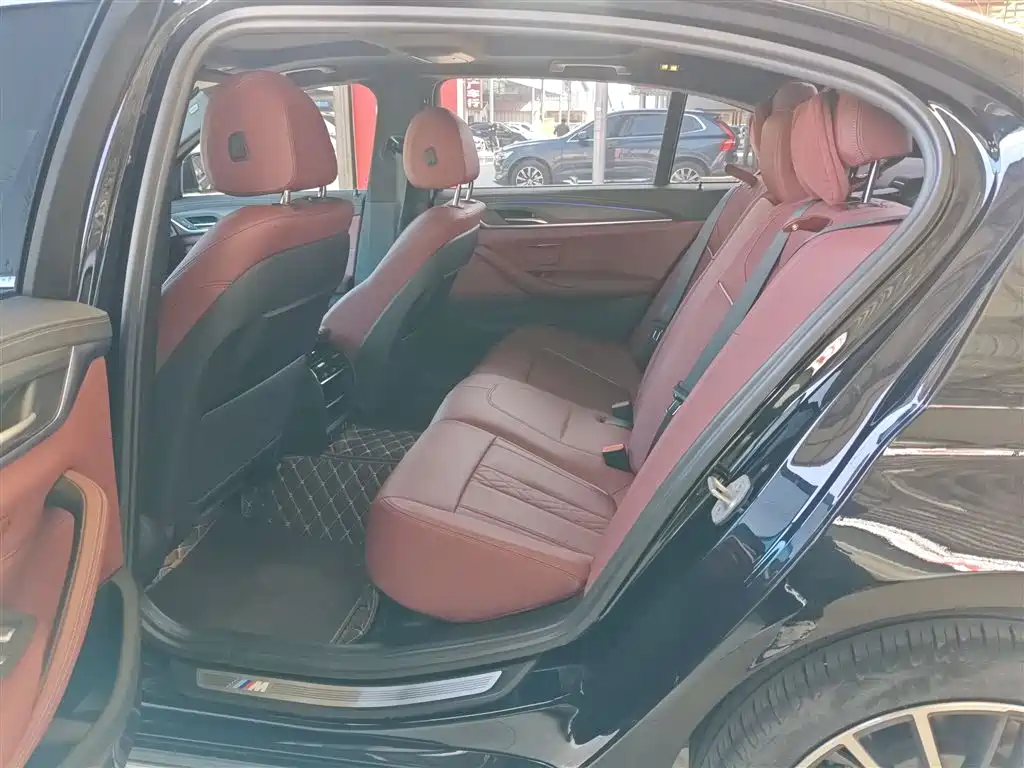 BMW 5 Series 2023 530Li Leading M Sports Package купить на сайте DeffCars