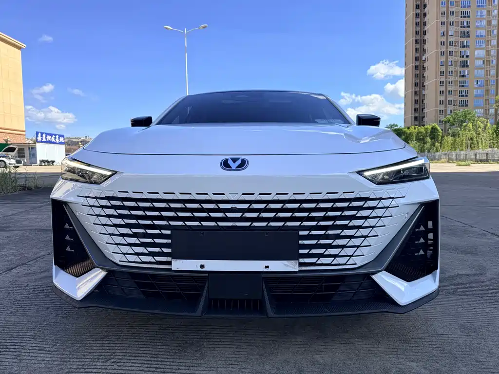 Changan UNI-V 2023 1.5T premium model купить на сайте DeffCars