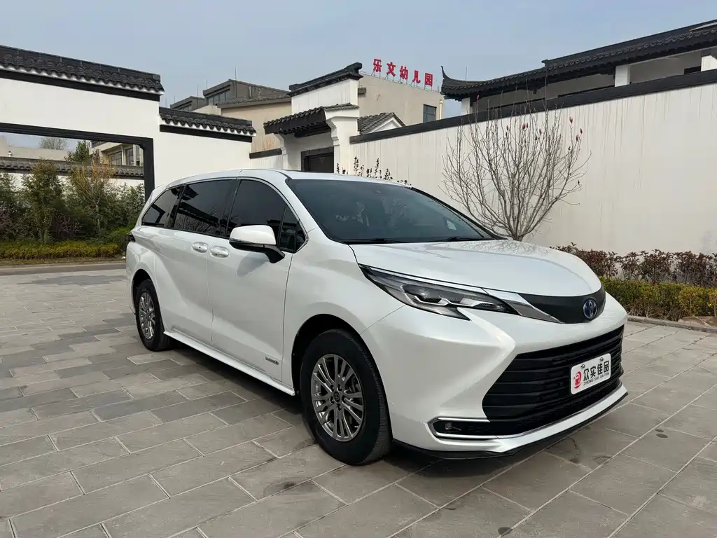 SIENNA 2023 2.5L Hybrid Comfort Edition купить на сайте DeffCars