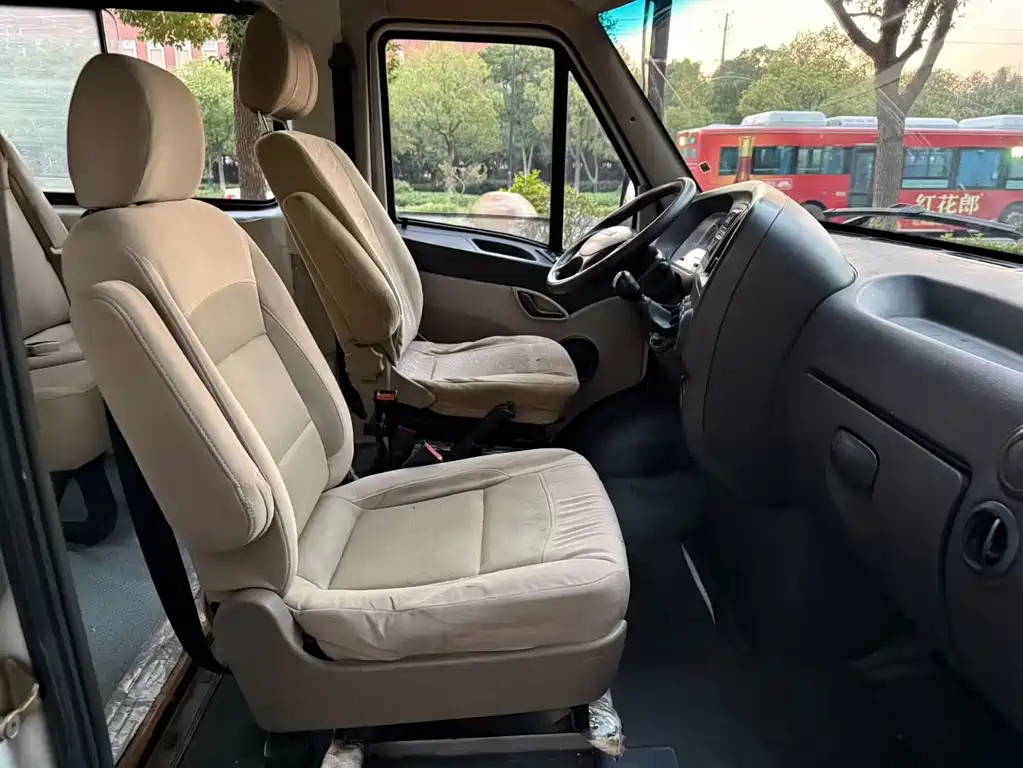 Iveco Baodi 2013 2.5T-A37 high roof for both passenger and cargo use купить на сайте DeffCars