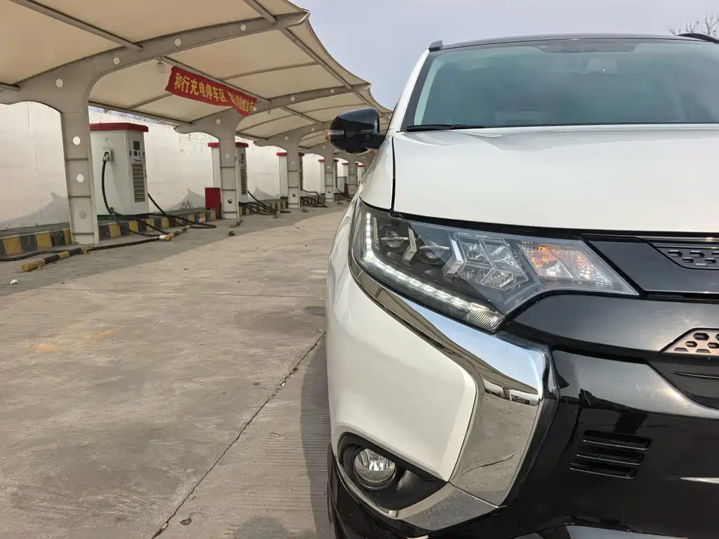 Outlander 2021 2.4L four-wheel drive solar version 5 seats купить на сайте DeffCars