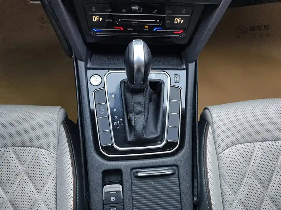 Magotan 2023 2 million commemorative edition 330TSI DSG luxury model купить на сайте DeffCars