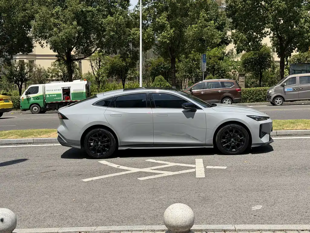 Changan UNI-V 2024 1.5T Premium купить на сайте DeffCars