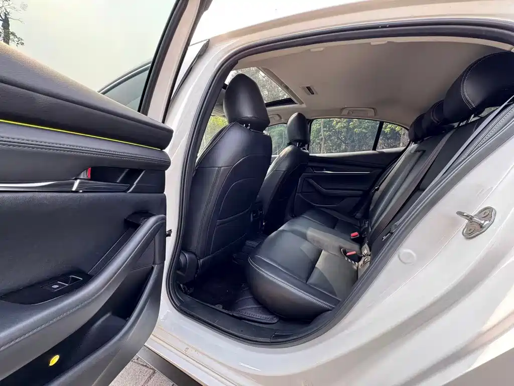 Mazda3 Angkesela 2021 2.0L Automatic Premium Edition купить на сайте DeffCars