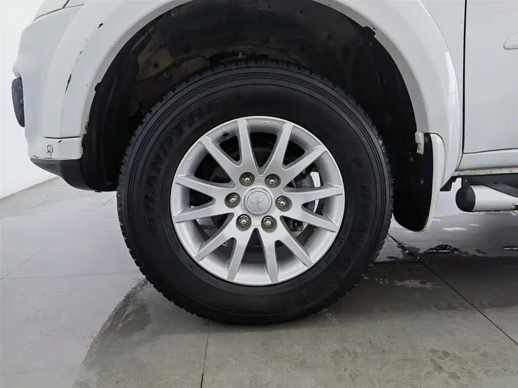 Pajero Jinchang 2013 3.0L automatic four-wheel drive executive version купить на сайте DeffCars