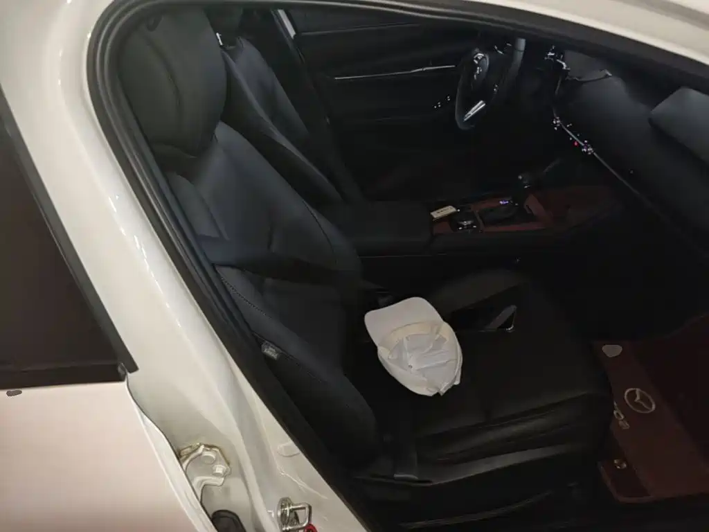 Mazda3 Angkesela 2023 2.0L Automatic Premium Edition купить на сайте DeffCars