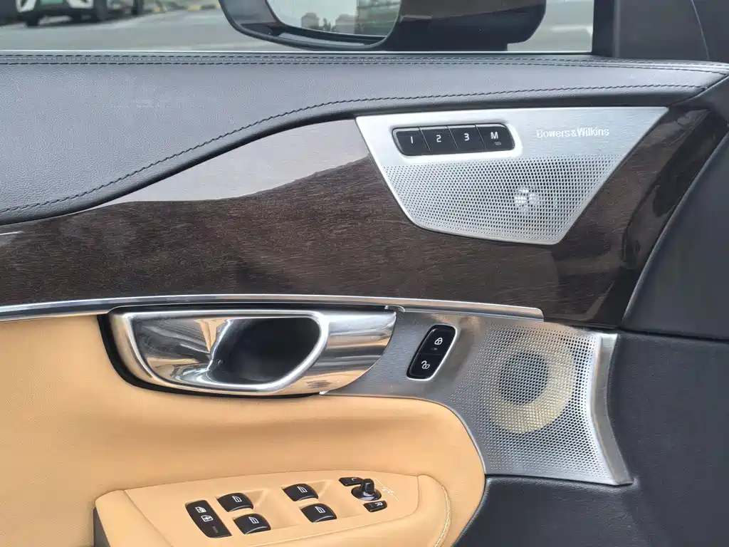 Volvo XC90 2015 T6 Zhizun Edition 7 seats купить на сайте DeffCars