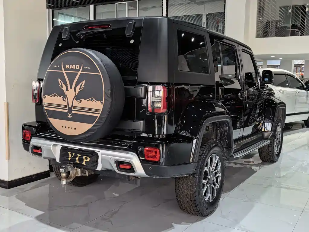 Beijing off-road BJ40 2020 2.0T automatic two-wheel drive city hunter version knight type купить на сайте DeffCars