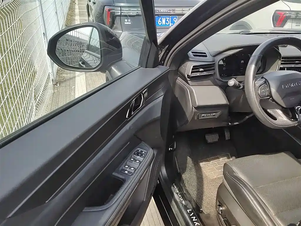 Lynk & Co 01 2023 1.5TD EM-F PM купить на сайте DeffCars