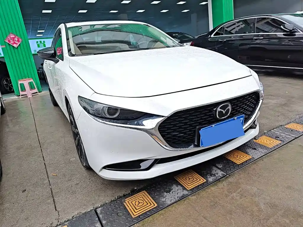 Mazda3 Angkesela 2022 2.0L Automatic Premium Obsidian Edition купить на сайте DeffCars