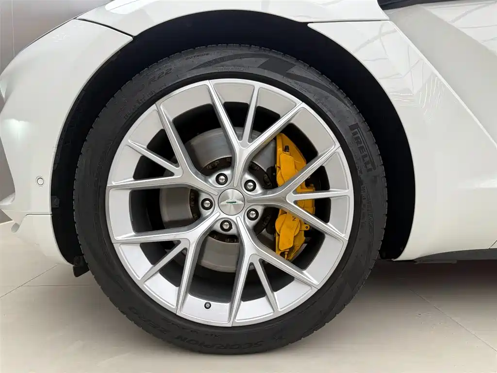 Aston Martin DBX 2020 4.0T V8 купить на сайте DeffCars