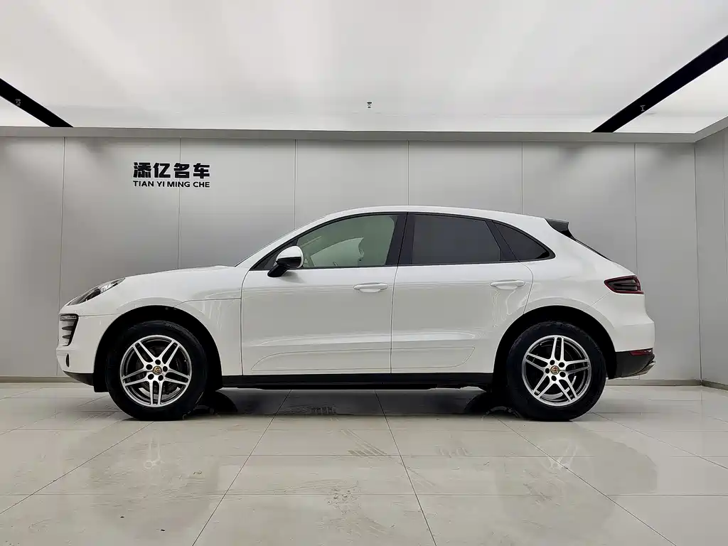 Macan 2017 Macan 2.0T купить на сайте DeffCars