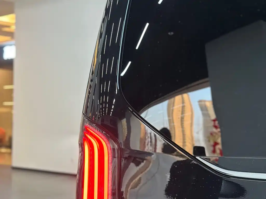 Mercedes-Benz V-Class 2024 V 300 L Long Wheelbase Luxury Edition купить на сайте DeffCars