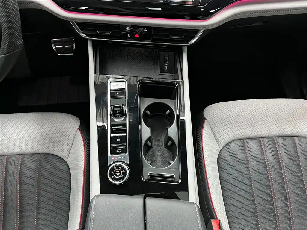 Touron 2023 Touron X facelift 380TSI four-wheel drive luxury version купить на сайте DeffCars