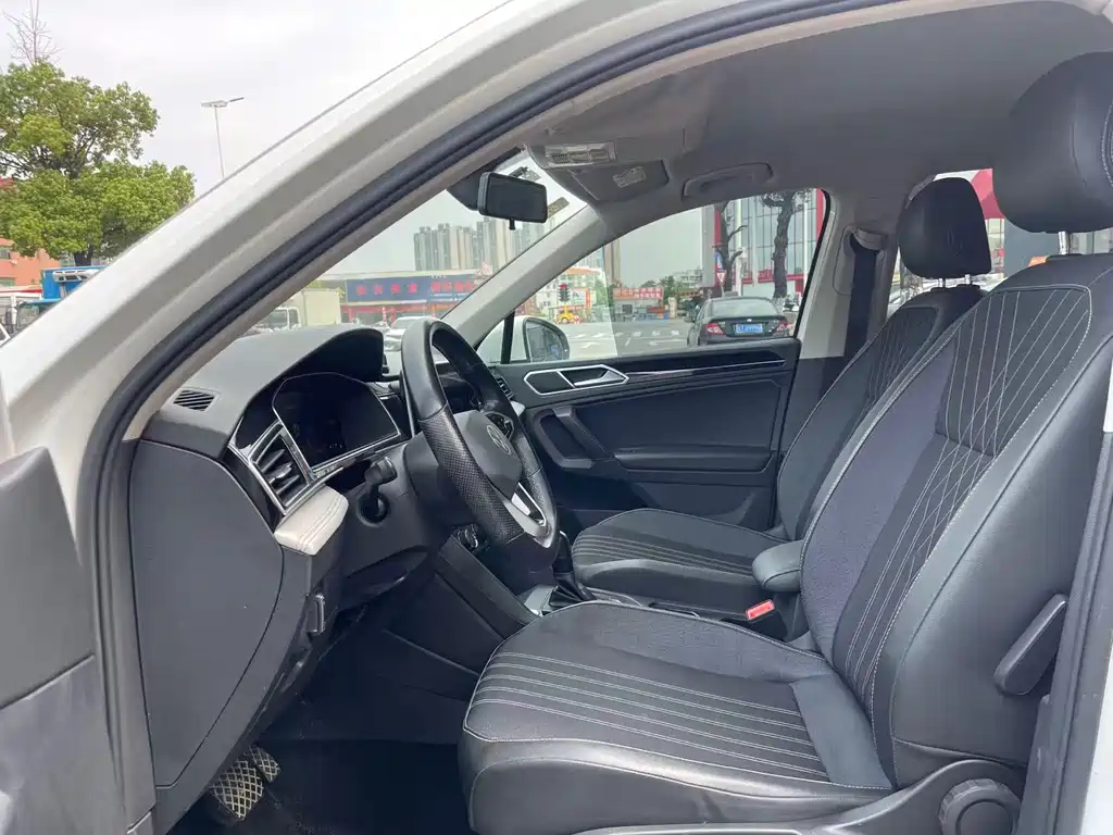 Tiguan L 2022 330TSI automatic two-wheel drive comfort version купить на сайте DeffCars