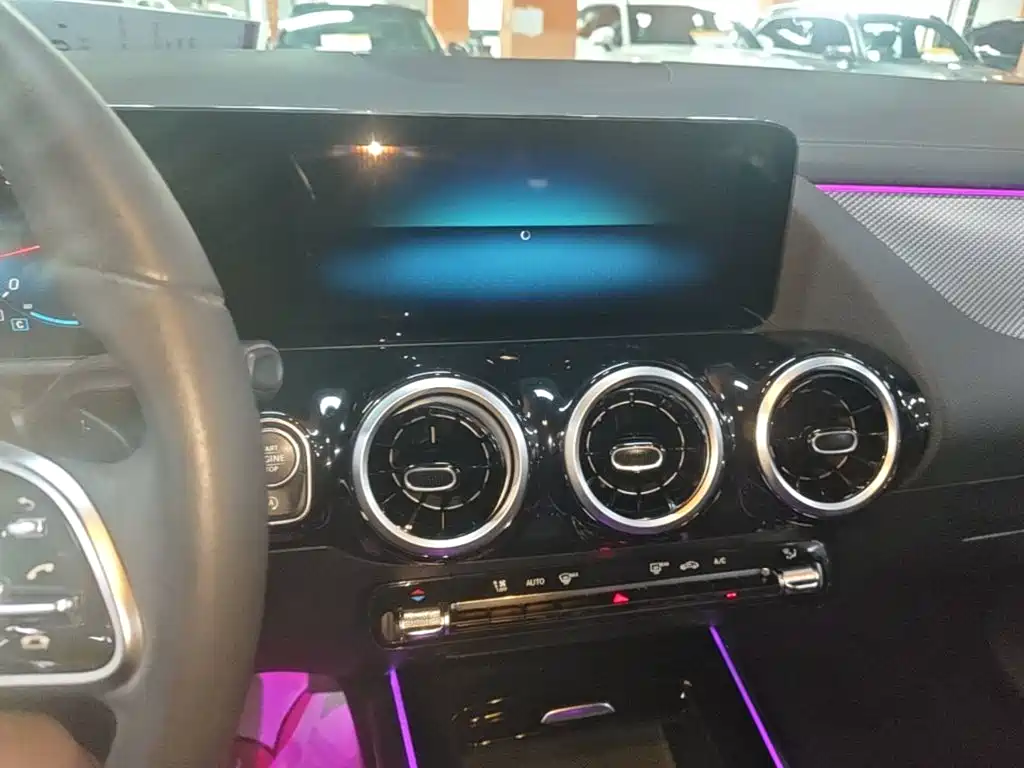 Mercedes-Benz GLA 2022 facelift version 2 GLA 200 купить на сайте DeffCars