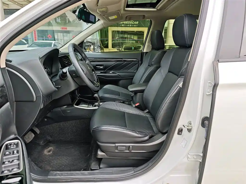 Outlander 2019 2.0L 2WD Enjoyable Edition, 7 seats, National VI купить на сайте DeffCars