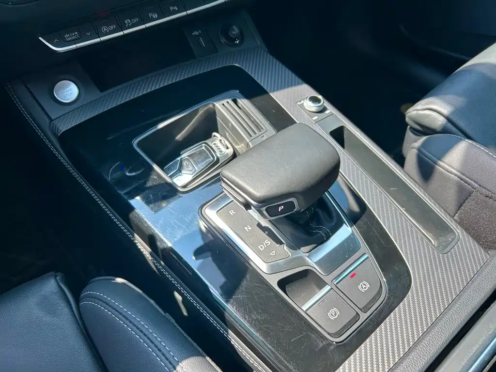 Audi Q5L 2021 40 TFSI luxury and dynamic model купить на сайте DeffCars