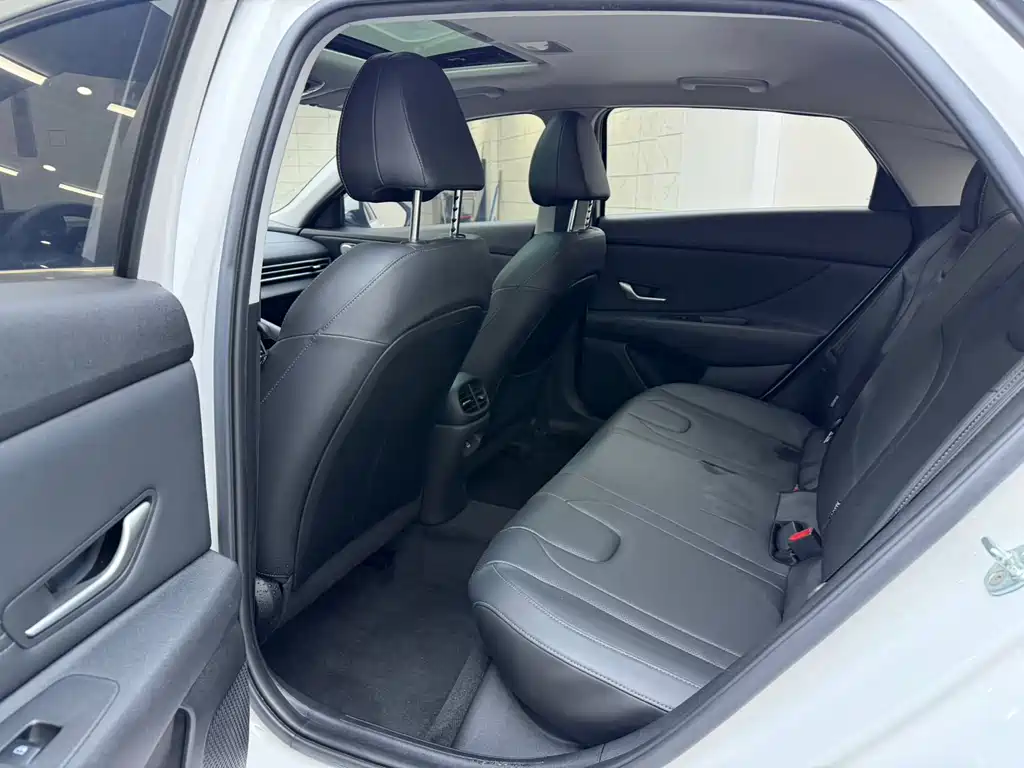Elantra 2021 1.5L CVT LUX Premium Edition купить на сайте DeffCars