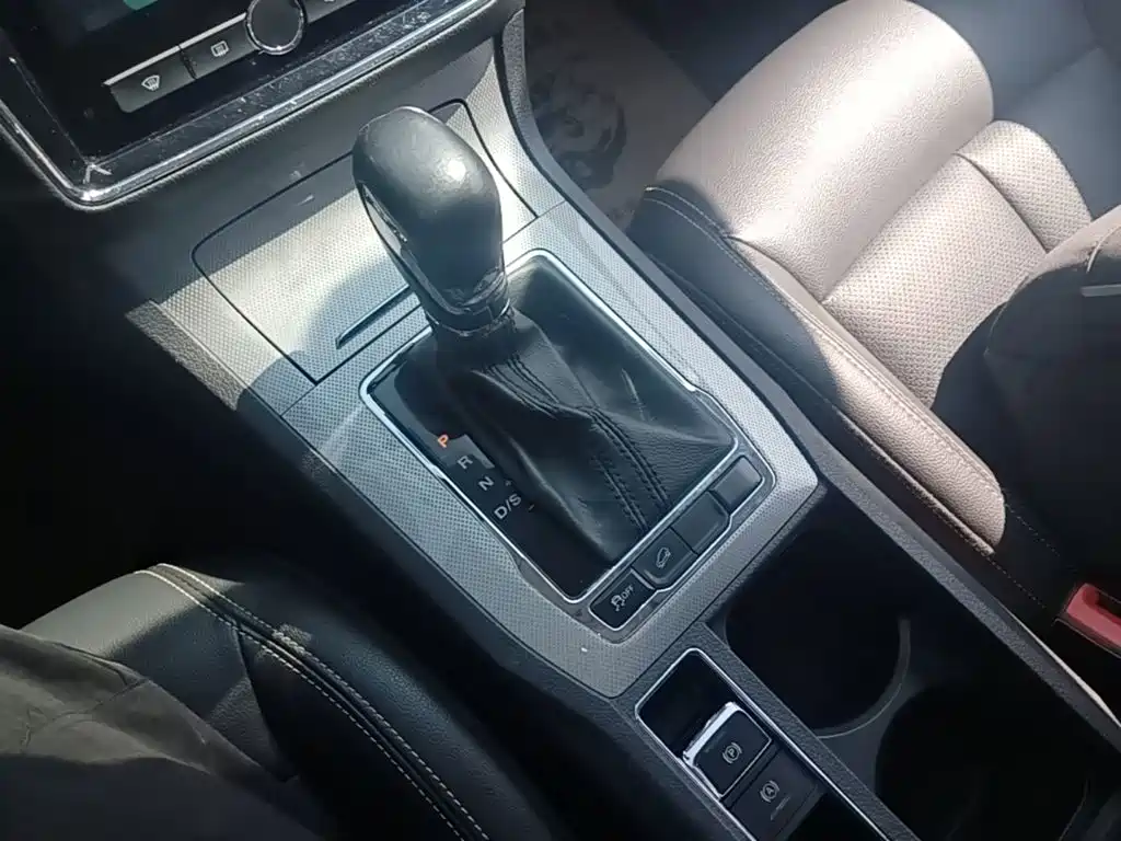 Roewe RX5 2019 20T two-wheel drive automatic Ali intelligent network platinum version купить на сайте DeffCars
