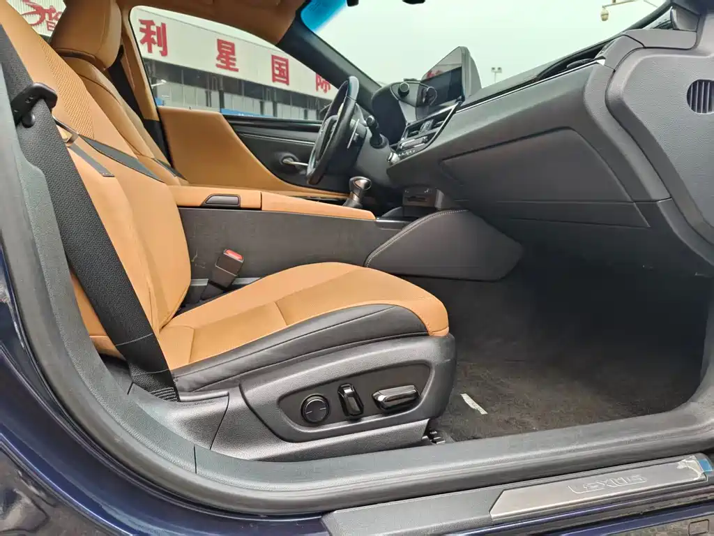 Lexus ES 2021 200 Excellence Edition купить на сайте DeffCars