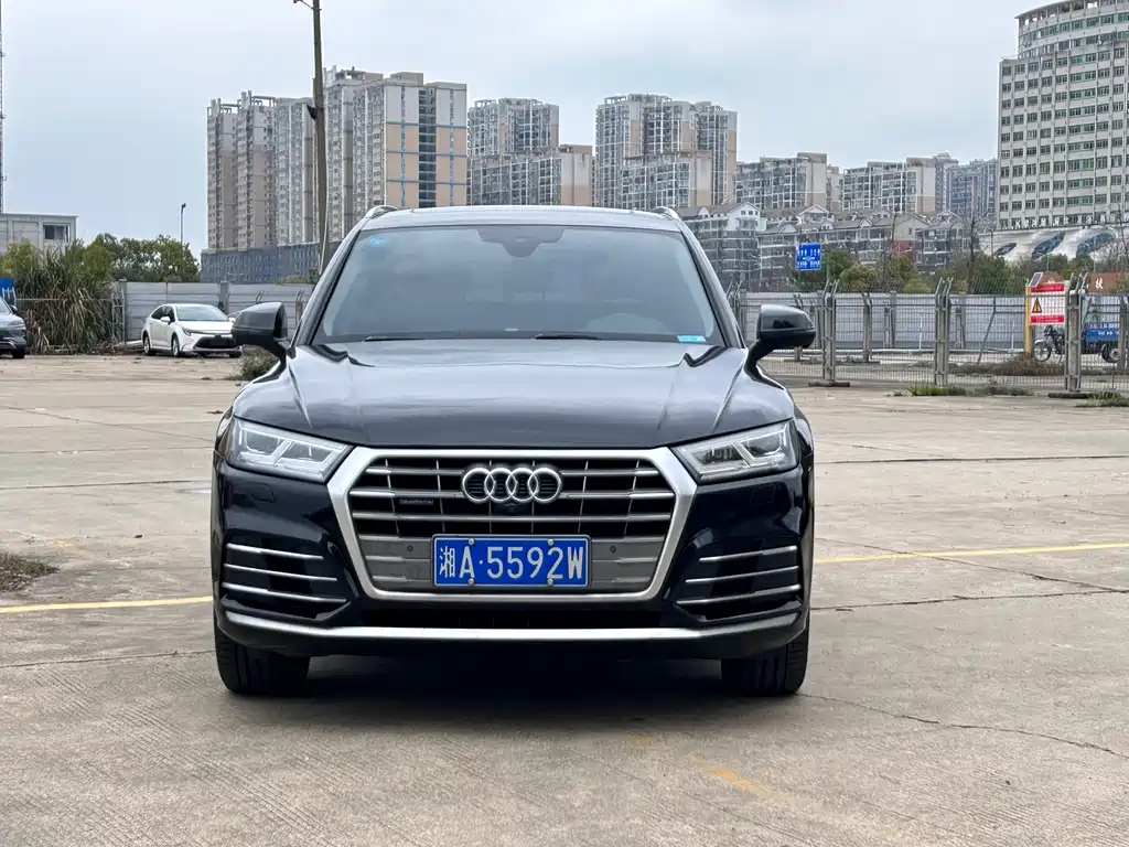 Audi Q5L 2020 40 TFSI enjoys fashionable style купить на сайте DeffCars