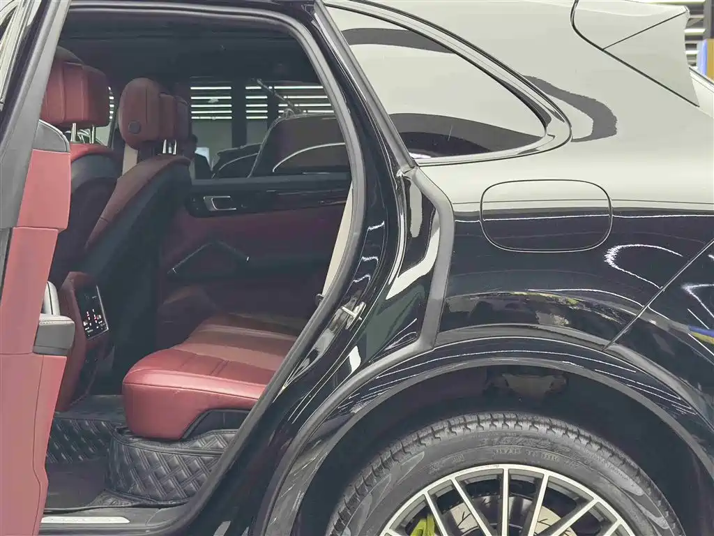 Cayenne New Energy 2023 Cayenne E-Hybrid 2.0T Platinum Edition купить на сайте DeffCars