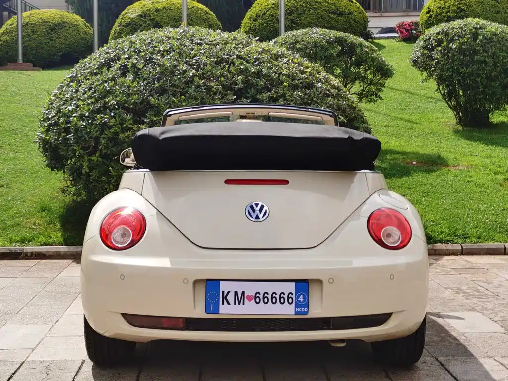 Beetle 2010 2.0 BlackOrange Convertible Deluxe Edition купить на сайте DeffCars