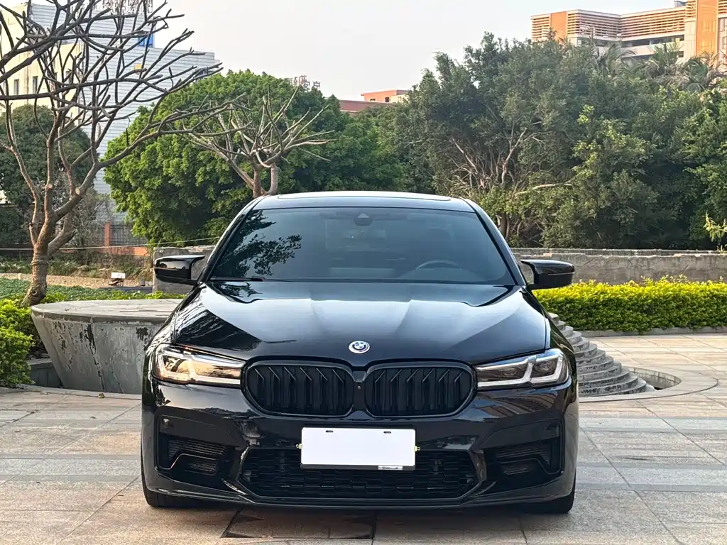 BMW 5 Series 2022 530Li Leading M Sports Package купить на сайте DeffCars