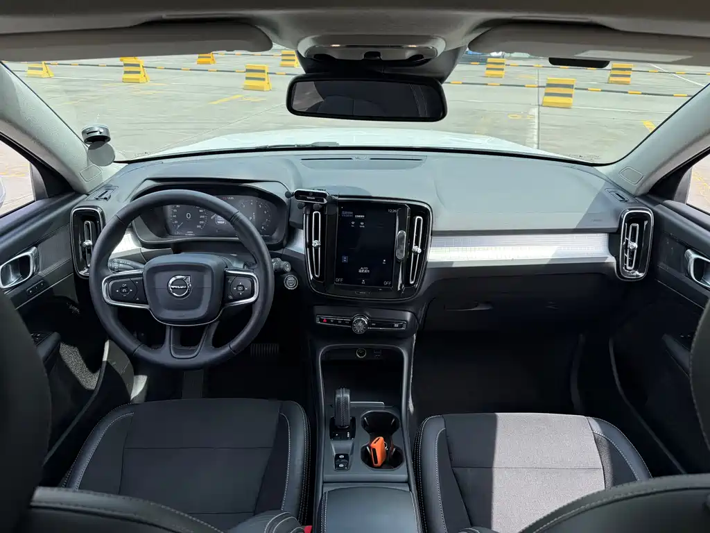 Volvo XC40 2020 T3 Smart Travel Fashion Edition купить на сайте DeffCars