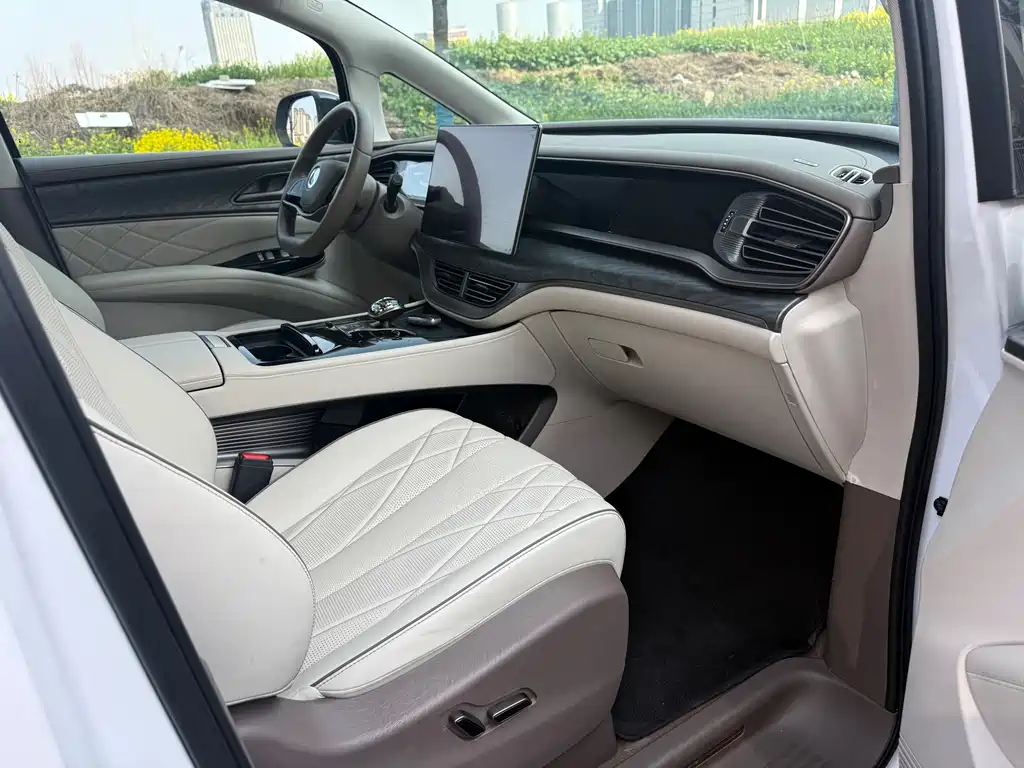 Denza D9 2022 DM-i 945 luxury model купить на сайте DeffCars