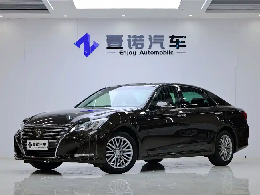 Crown 2017 2.0T Sports Edition купить на сайте DeffCars